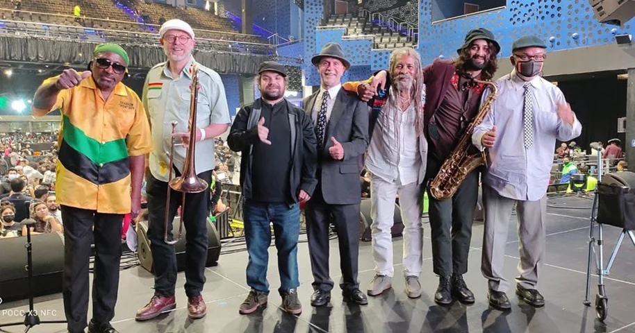 The Skatalites - Banda jamaicana que junta a palavra Satellites com Ska. É considerada a criadora do Ska, gênero de Reggae que mistura elementos caribenhos (calipso e mento) e americanos (jazz, jump blues e R&B).  