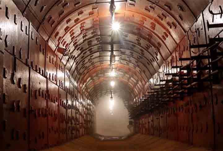 Atualmente, o local funciona como um museu, com salões, salas de conferências, bar e restaurante, além de receber festas de casamento e infantis. Em dias normais, o bunker é aberto à visitação e possui artefatos da Guerra Fria e do período soviético em geral. 