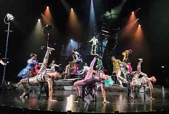 A companhia procura se inspirar em culturas de todo o mundo. Isso permite que eles alcancem um público global. E sim, tem um espetáculo voltado para a cultura brasileira: o “La Nouba”!