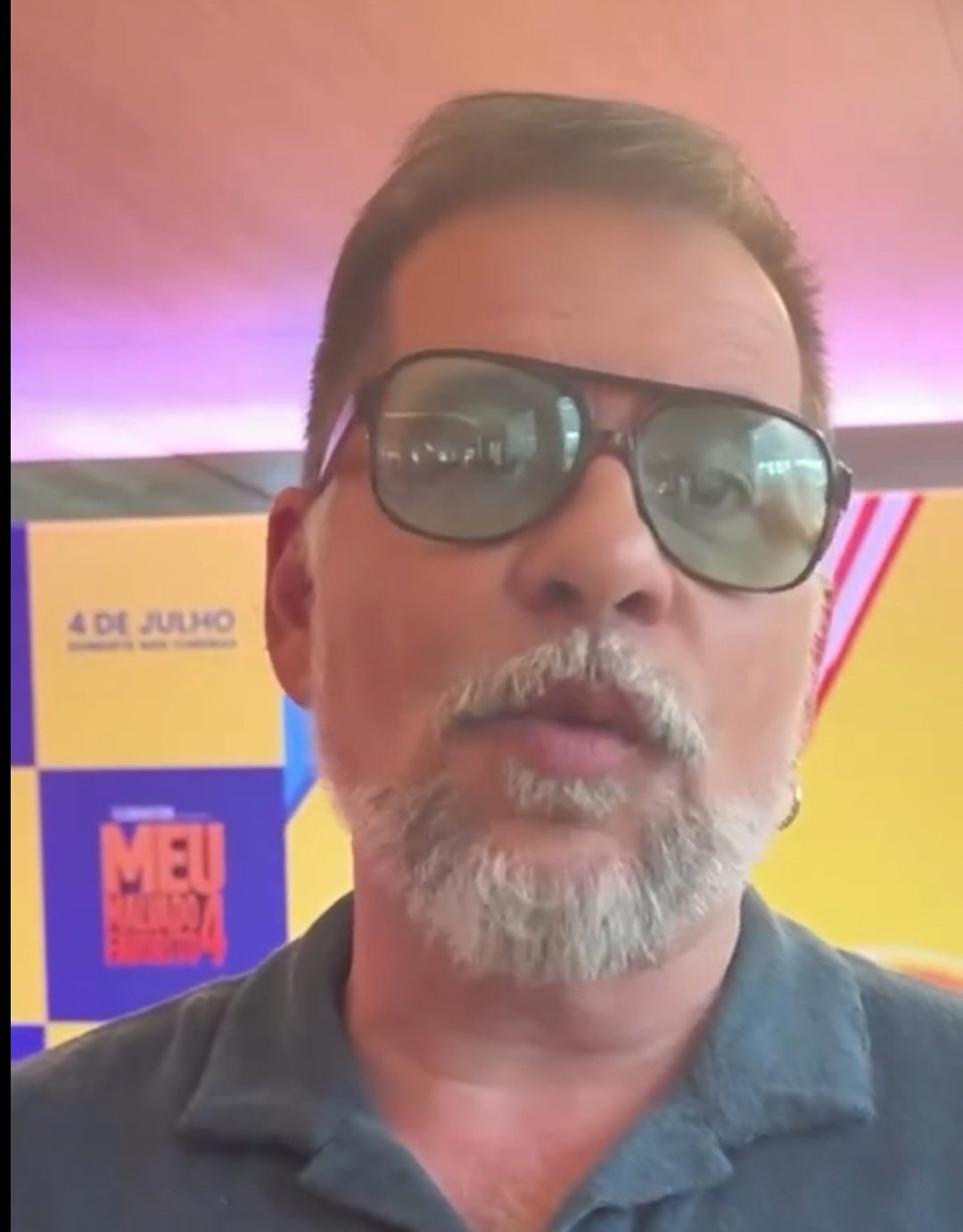 Sobre o encontro dos dois, Leandro disse que admira o colega americano desde sempre e que ele é uma referência mundial na comédia e na atuação em geral. 
