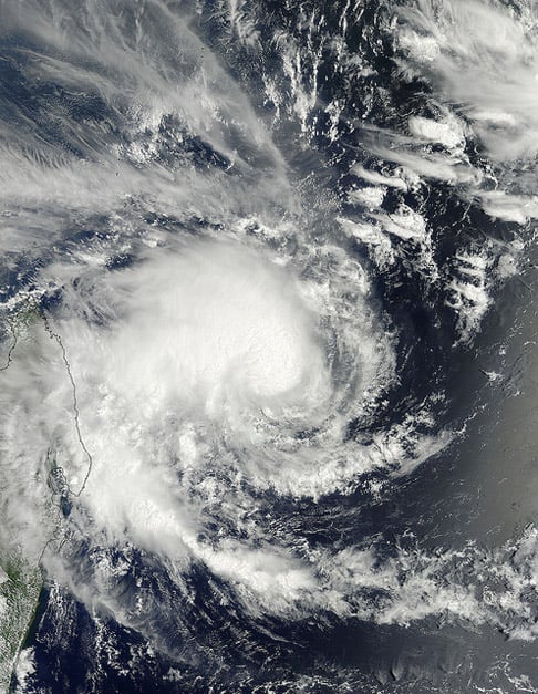 Calcutá - Em 11/10/1737, provocou ondas  gigantes, de até 13 metros de altura, no rio Hooghly, no delta do sagrado rio Ganges, na Índia. O ciclone circulou por 300 quilômetros no continente antes de se dissipar. Cerca de 350 mil pessoas morreram.