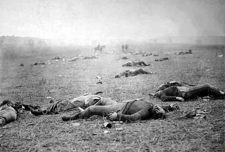 A Batalha de Gettysburg teve a participação de 170 mil soldados e provocou mais de 50 mil baixas, terminando com a derrota dos confederados. 

