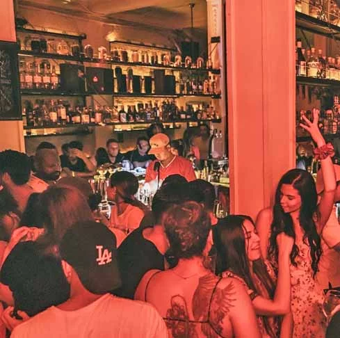 Localizado em uma mansão colonial, o Alquímico, que fica em Cartagena, Colômbia, aparece em nono lugar, sendo o primeiro bar sul-americano da lista.