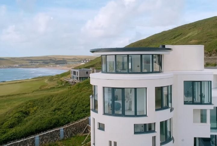 Para pagar a dívida, Edward decidiu botar a casa à venda em fevereiro de 2022 pelo valor de R$ 75 milhões, segundo informações do Daily Mirror.