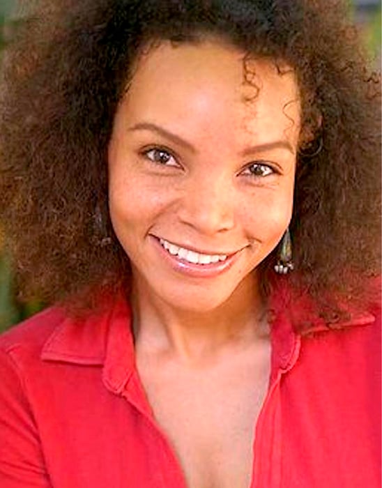 Masasa Moyo - Canadense - Interpreta uma repórter. 