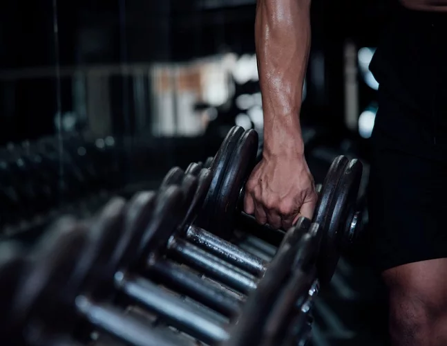 Richard Morgan costumava trabalhar como operário e começou a se exercitar aos 70 anos.