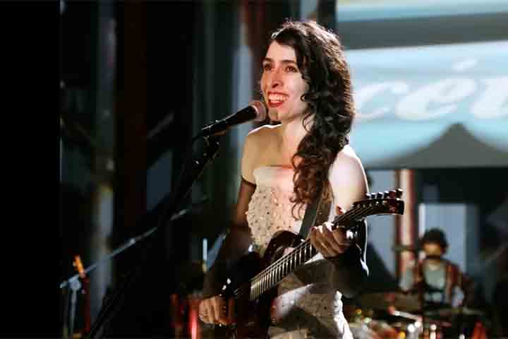 A canção Gentileza de Marisa Monte é repleta de mensagens positivas que transmitem a ideia de gentileza, amor e cuidado com o próximo, no álbum Memórias, Crônicas e Declarações de Amor (2000). O clipe e a letra fazem referência direta ao Profeta Gentileza e os ideais que pregou ao longo da vida.