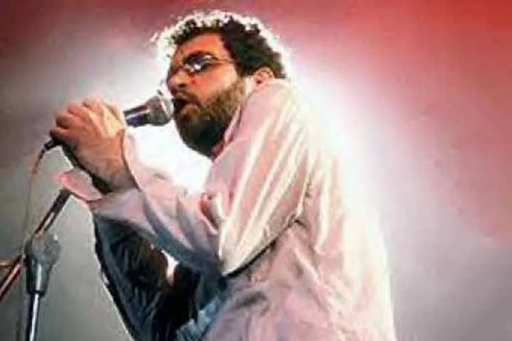 O dia 27 de março de 2024 marcou os 64 anos de nascimento de Renato. Ele se consagrou como importante compositor e cantor do rock brasileiro, que morreu cedo e se tornou um mito para as gerações dos anos 80 e 90. Veja sua história. 
