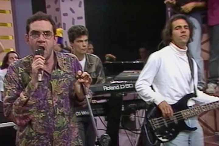 “Dois”, de 1986, aparece como 21º melhor disco da história da música brasileira em eleição da revista Rolling Stones. Canções como “Eduardo e Mônica” e “Tempo Perdido” se tornaram clássicos do Legião e do rock nacional. 
