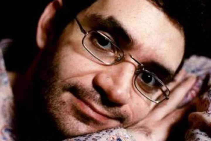 Nascido no Rio de Janeiro em 1960, ele foi batizado Renato Manfredini Júnior.  E adotou o sobrenome artístico Russo em homenagem a três figuras ligadas ao pensamento e às artes: Jean-Jacques Russeau, Bertrand-Russel e Henri-Russeau. 
