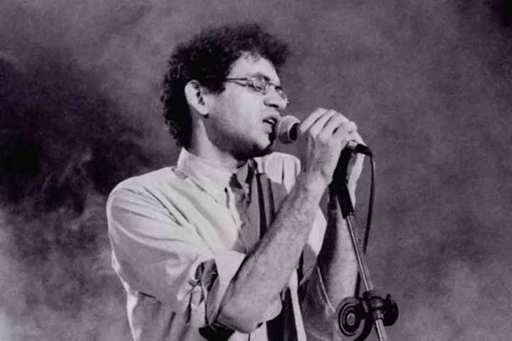 Entre 1978 e 1982, o carioca radicado em Brasília liderou a banda de punk rock Aborto Elétrico, como baixista e vocalista. 
