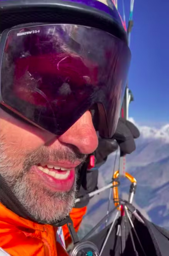 Rodrigo Chaddad Raineri tinha 55 anos e integrava uma equipe de sete pessoas que se dirigia ao acampamento base da K2. De acordo com a AFP, ele foi o único a optar por realizar um voo de parapente.





