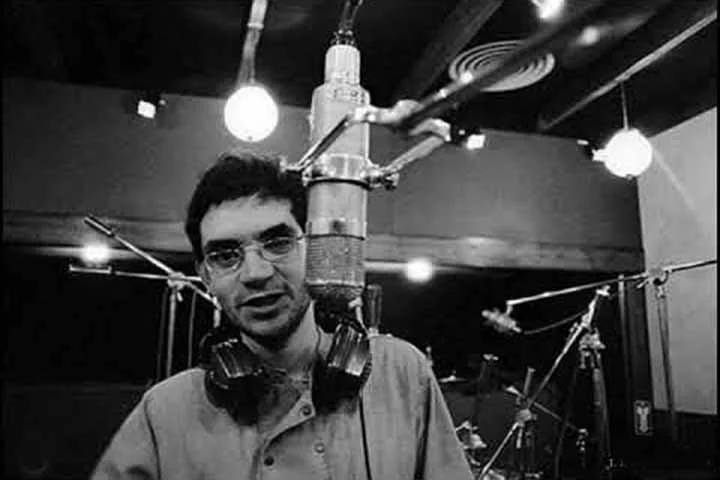 Com o fim da Aborto Elétrico, Renato Russo chegou a tocar uma curta carreira solo como O Trovador Solitário, fazendo a abertura de alguns shows em Brasília. 

