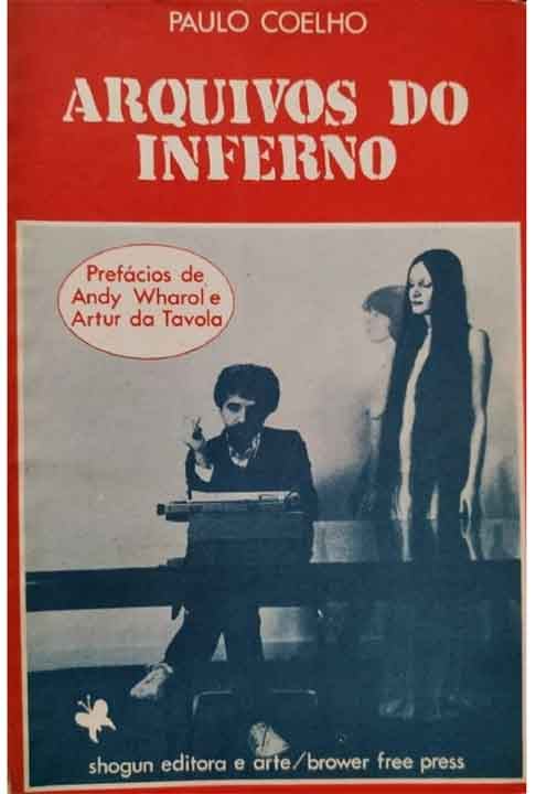 A primeira obra literária de Paulo Coelho foi lançada em 1982. Arquivos do Inferno acabou não tendo a repercussão desejada pelo autor.