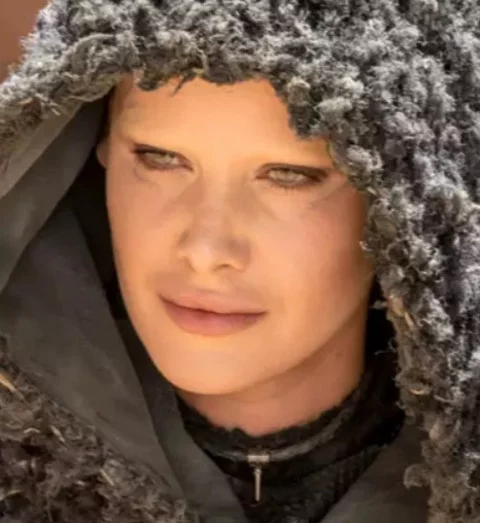 Mayana Moura na novela Jesus (2018): A atriz encarnou Satanás nesta novela da Record. Para viver o anjo caído, Mayana passou por uma transformação radical, tendo que raspar a cabeça e as sobrancelhas.