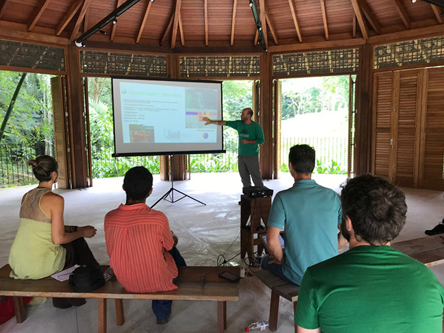 Mais de 3 mil voluntários já foram conquistados. Eles recebem orientações e treinamento para as ações na floresta. 