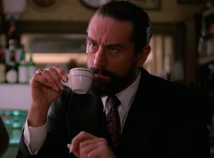 Ele interpreta Louis Cyphre, um personagem enigmático que é, na verdade, uma representação do Diabo. 