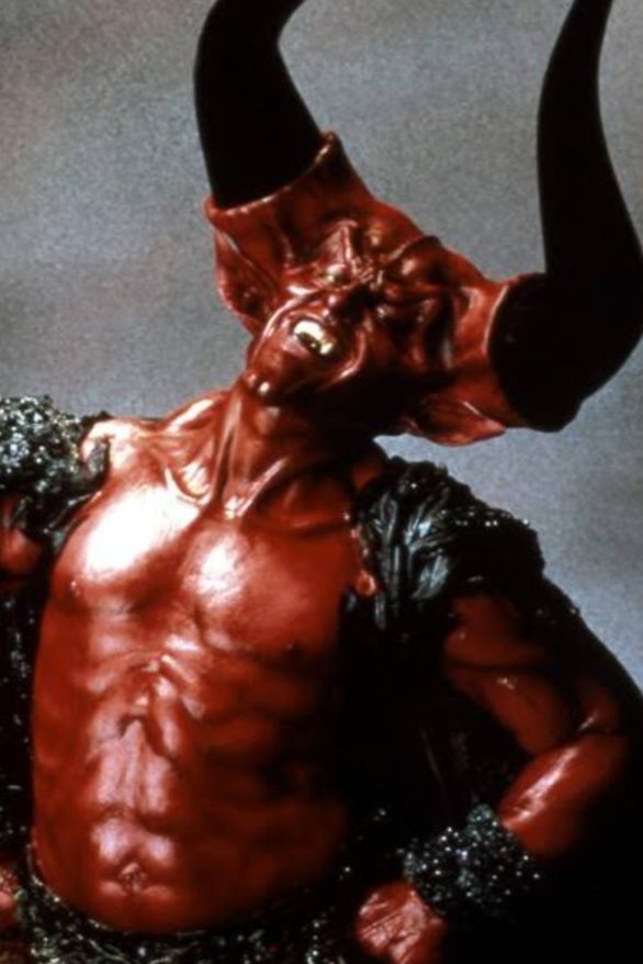 Tim Curry em A Lenda (1985): Tida como uma das representações mais assustadoras do Diabo, Tim Curry é bastante lembrado por sua interpretação do Senhor das Trevas neste filme dirigido por Ridley Scott (de Gladiador).