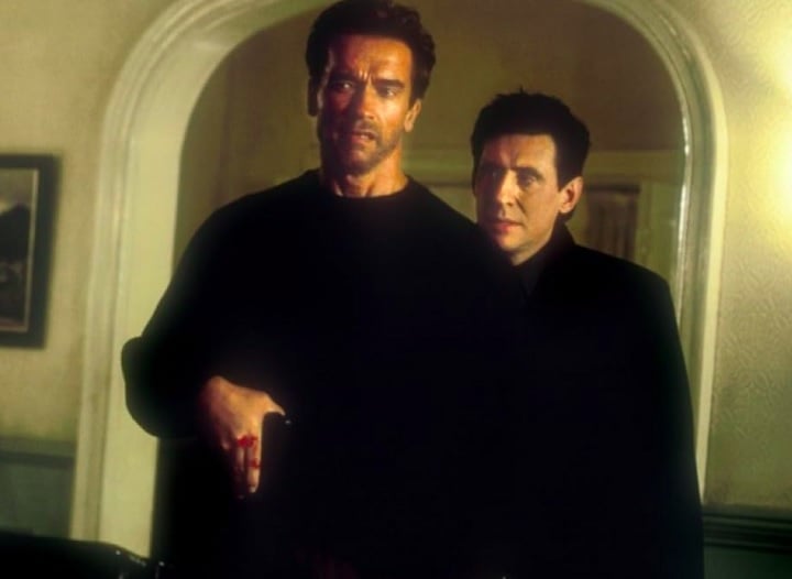 A atuação de Byrne foi um dos principais fatores que contribuíram para o sucesso do filme, que foi muito mal nas críticas especializadas.