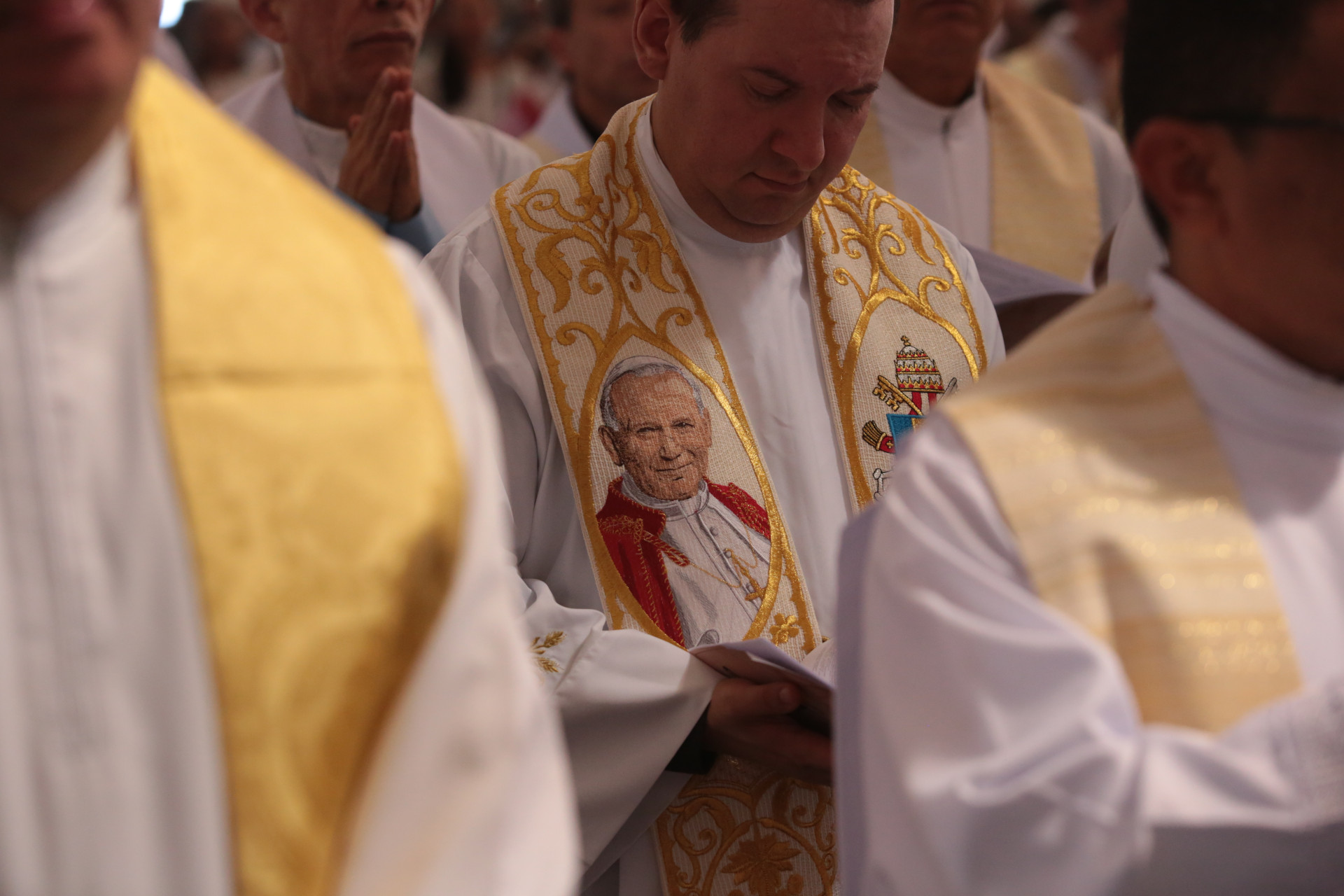 FORTALEZA-CE, BRASIL, 06-07-2024: Dom Gregório Paixão, arcebispo de Fortaleza recebe Pálio arquiepiscopal. catedral da Sé. (Foto: Fabio Lima/ OPOVO)