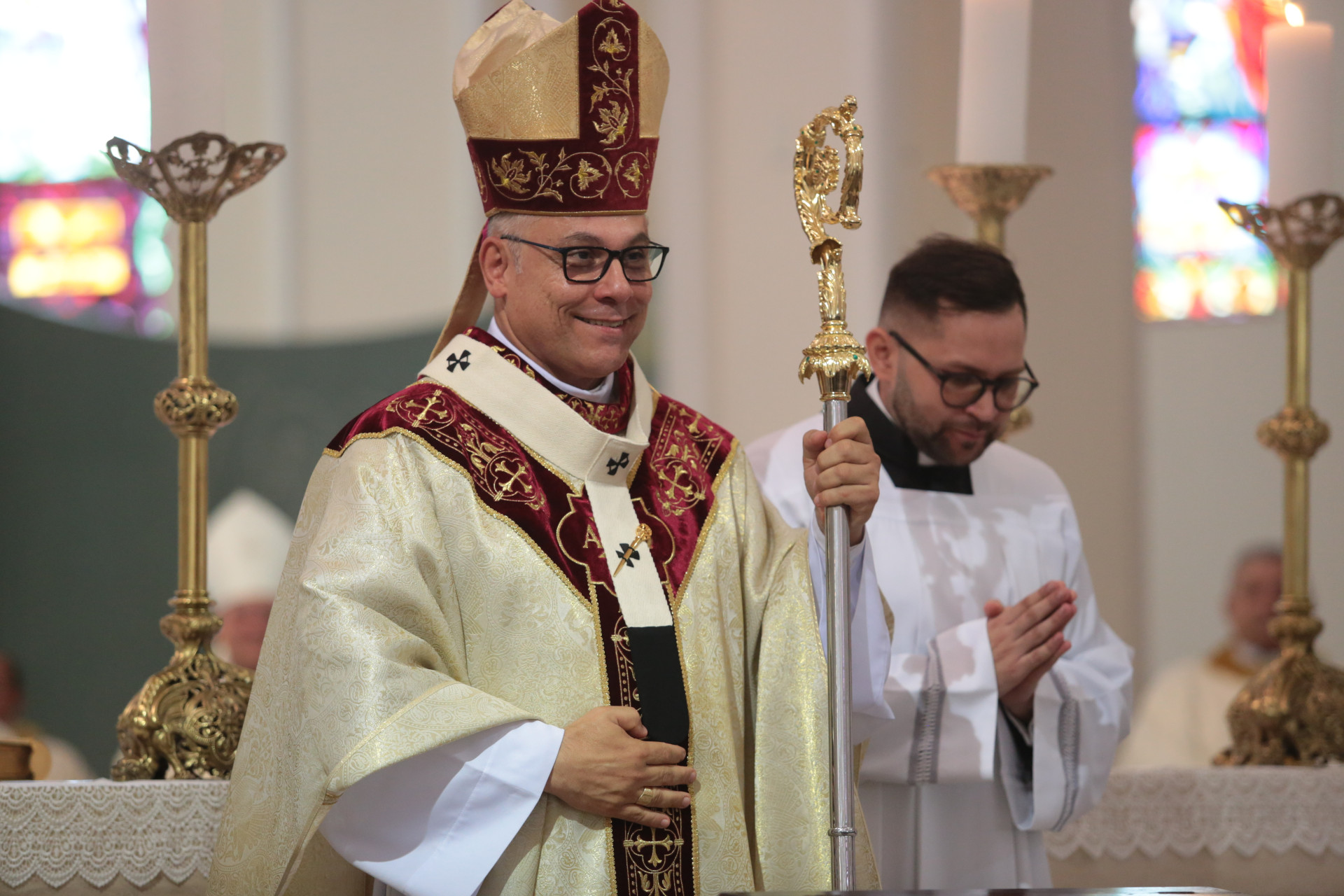 FORTALEZA-CE, BRASIL, 06-07-2024: Dom Gregório Paixão, arcebispo de Fortaleza recebe Pálio arquiepiscopal. catedral da Sé. (Foto: Fabio Lima/ OPOVO)