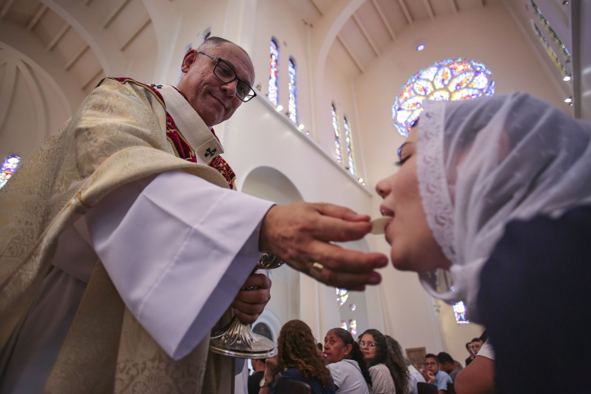 FORTALEZA-CE, BRASIL, 06-07-2024: Dom Gregório Paixão, arcebispo de Fortaleza recebe Pálio arquiepiscopal. catedral da Sé. (Foto: Fabio Lima/ OPOVO)