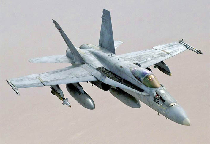 F-18 Super Hornet - Começou a ser produzido pelos EUA em 1995 e sofreu modernizações para não ser detectado com facilidade. Tem revestimento absorvente de ondas de radar em toda a estrutura. Alcança até 1.915 km/h. Tem metralhadoras e canhões para 578 disparos. 