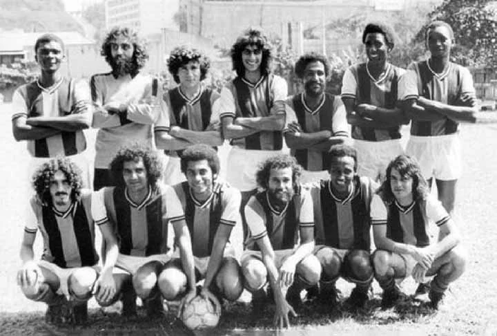 Entre o fim dos anos 60 e início dos 70, Moraes viveu à moda hippie com os companheiros de Novos Baianos em um sítio em Jacarepaguá, na Zona Oeste do Rio. A rotina dos artistas no local é tema do documentário de 2009 “Filhos de João, O Admirável Mundo Novo Baiano”, dirigido por Henrique Dantas. 
