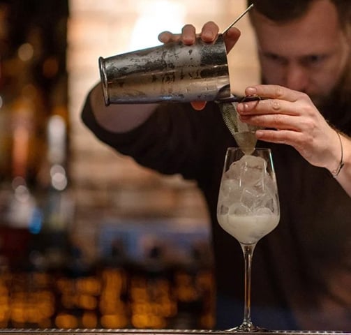 O nome estrangeiro não caiu nas graças. Então, como Cock significa galo e Tail quer dizer rabo, decidiu-se lançar o termo ‘Rabo de Galo’. E esse, sim, pegou...