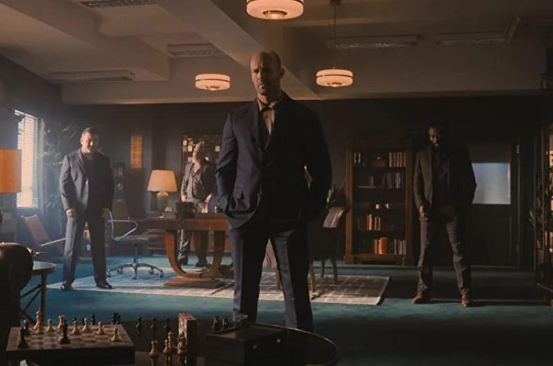 1. Infiltrado: A 4ª colaboração com Guy Ritchie ocupa o topo. Em um filme que exige bastante dos dotes dramáticos de Statham, o ator entrega sem descuidar da ação - neste thriller inventivo que marcou sua carreira. 