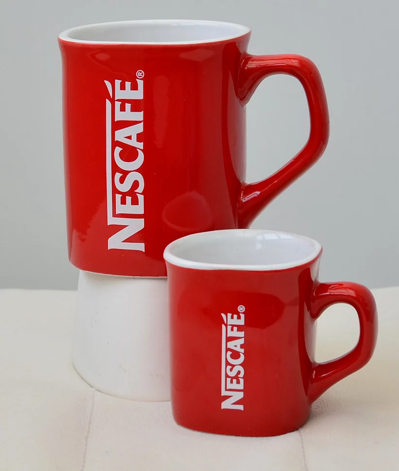 Atualmente a Garoto pertence à Nestlé. E a empresa vem investindo firme no Brasil. Recentemente, anunciou R$ 1 bilhão no incremento da marca Nescafé, de café solúvel, até 2026. O objetivo é ampliar o consumo desse café fora de casa, com foco principal no consumidor jovem. 