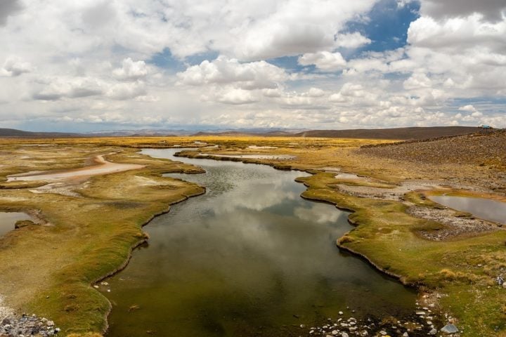 O Coropuna também desempenha um papel importante no fornecimento de água para as comunidades locais, já que as geleiras alimentam rios e riachos na região.