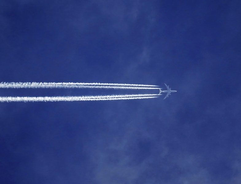 Já no primeiro voo, Howard quebrou o recorde mundial de velocidade ao atingir 566 km/h. Em 1937, outro recorde, dessa vez de tempo de voo: foi de Los Angeles até Newark (Nova Jersey) em 7 horas e 28 minutos!