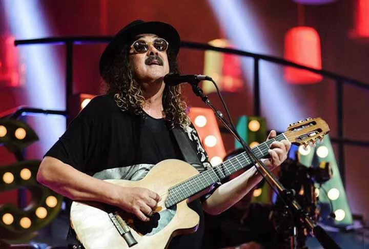 Em 1975, Moraes Moreira deixou os Novos Baianos para trilhar uma carreira solo também de grande sucesso.  
