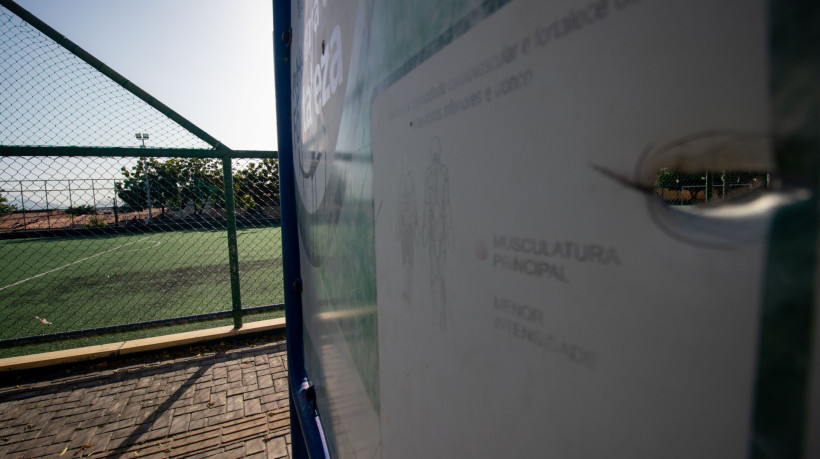 Marca de disparo de arma de fogo na Areninha do Jardim Violeta