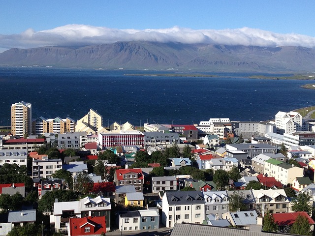 16º - ISLÂNDIA (Europa) - 74 pontos - Capital:  Reykjavik.  População do país: 372 mil habitantes. 