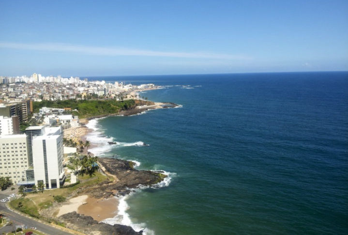 O litoral de Salvador é outro ponto de destaque da cidade. A cidade tem mais de 50 quilômetros de praias, incluindo algumas das mais belas do Brasil. 
