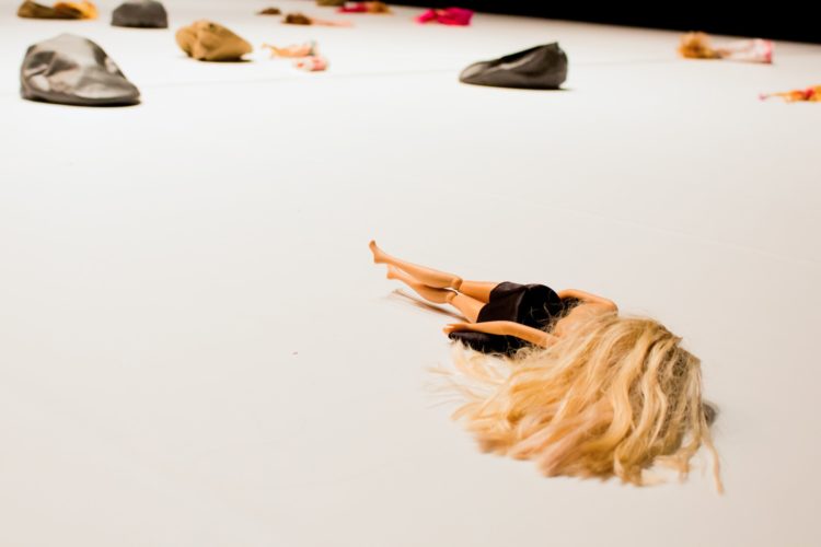 O controverso designer sofreu um derrame em 1989, devido ao uso excessivo de substâncias químicas, mas sobreviveu. Em 1991, cometeu suicídio, quando tinha 64 anos.