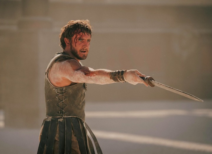 Anos depois de ter sido enviado pela mãe para viver longe da brutalidade romana, o personagem vive uma vida tranquila com sua família até que soldados da sua terra natal chegam para acabar com a calmaria.