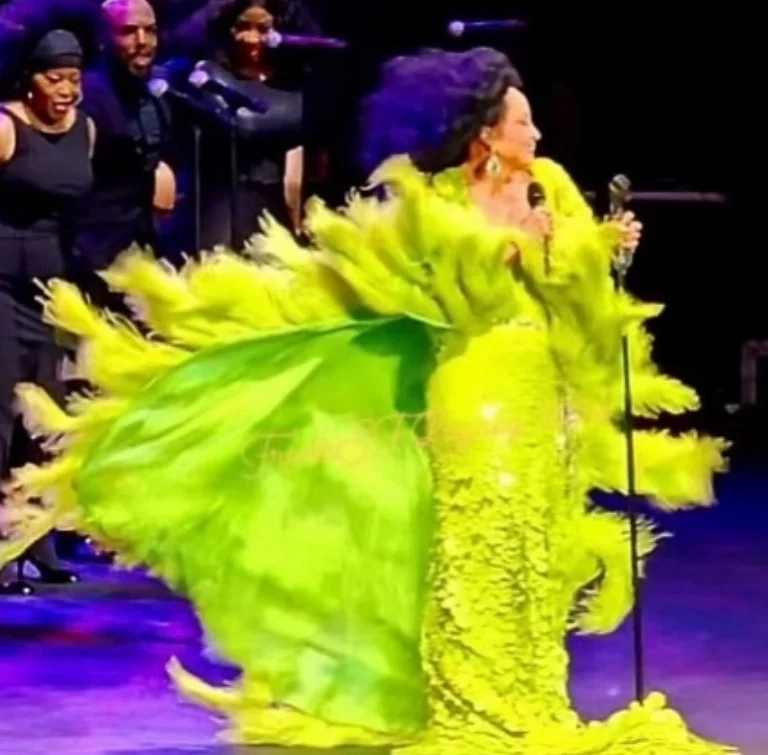 A cinebiografia de Michael Jackson, que está em andamento, tem previsão de estreia para abril de 2025 e gera grande expectativa nos fãs do Rei do Pop. E uma das figuras mais importantes na carreira do astro foi a cantora Diana Ross, que ele considerava uma espécie de madrinha. 