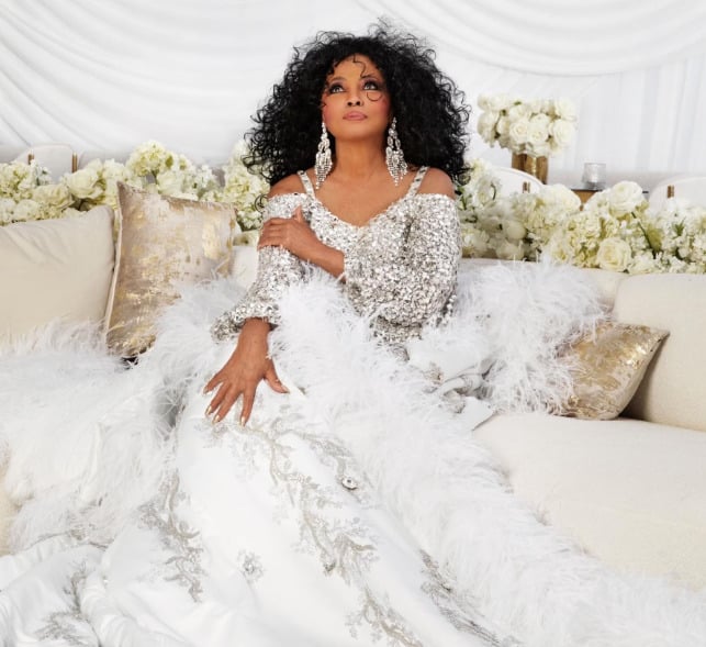 Nascida em 26 de março de 1944 em Detroit, Michigan, Diana Ross hoje está com 80 anos. E tem uma bagagem artística inquestionável. É uma renomada cantora, atriz e ícone da música americana, respeitada e premiada internacionalmente. 