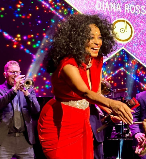Como artista solo, Diana Ross conquistou diversos prêmios ao longo de sua carreira, incluindo vários American Music Awards e um Grammy Lifetime Achievement Award.
