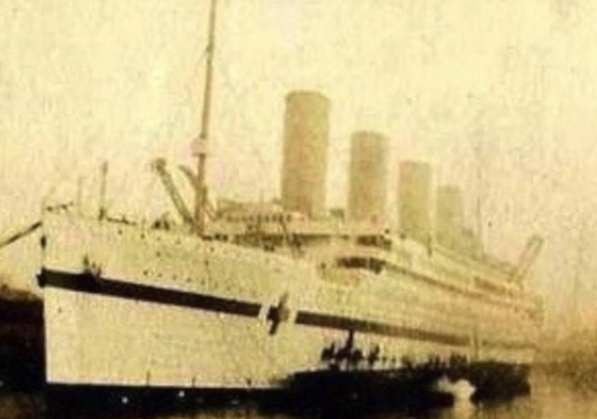 Portanto, ele serviria como transporte de tropas feridas. Foi aí que ele recebeu o nome de HMHS (His Majesty's Hospital Ship) Britannic.