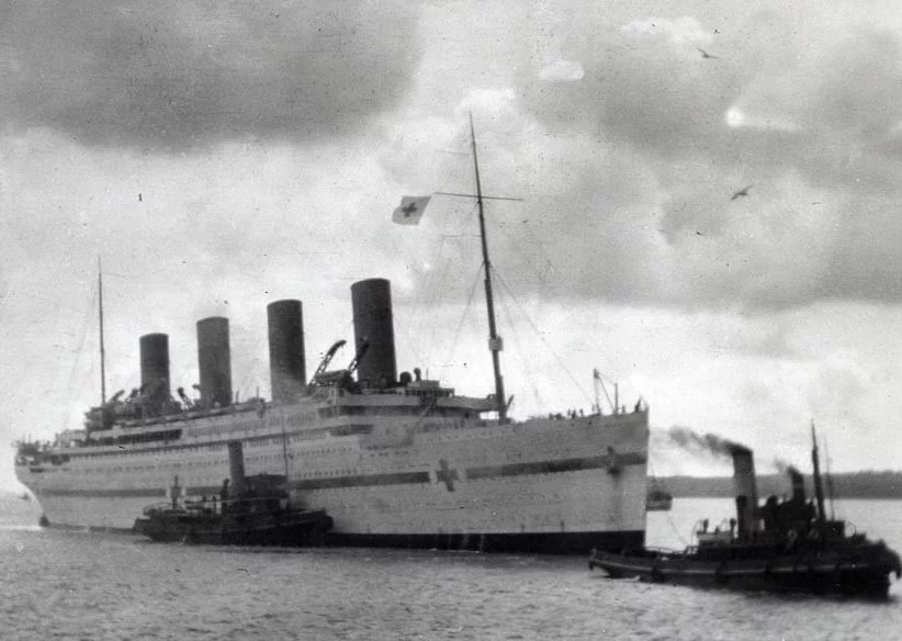 Em 21 de novembro de 1916, o Britannic partiu para sua sexta e última viagem.  Ele afundou, no mar Egeu, depois de colidir com uma mina naval. 