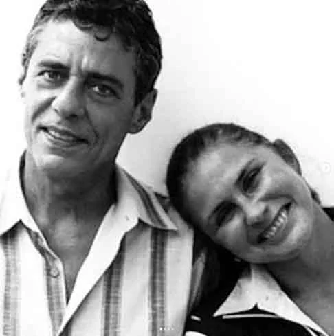 No fim dos anos 70, emplacou mais hits como 'Dentro de Mim Mora um Anjo', 'Maria Solidária' e 'Moça do Mar'. Além de 'Sob Medida', um dos maiores sucessos de sua carreira, composta por ninguém menos que Chico Buarque.