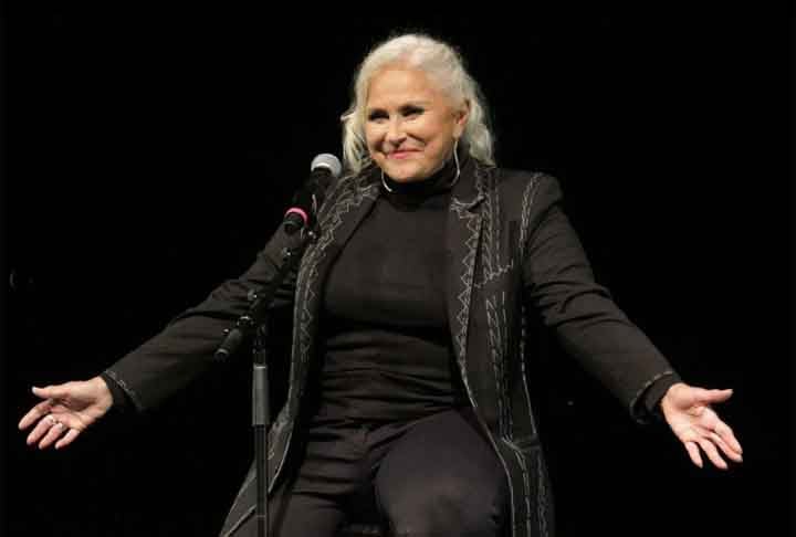 Em 1989, assinou com a gravadora BMG, que lançou o álbum Fafá, o qual englobou as lambadas 'Chorando se Foi' e 'Conversa Bonita'. Além dos sucessos românticos 'Nuvem de Lágrimas', 'Amor Cigano' e 'Coração do Agreste'.