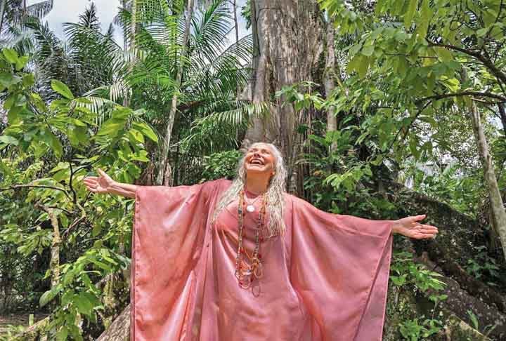 No ano seguinte, gravou em Portugal o disco Meu Fado. Enfileirou também grandes obras como 'Do Fundo do Meu Coração' (1993), 'Cantiga Pra Ninar Meu Namorado' (1994) e 'Pássaro Sonhador' (1996) e 'Coração Brasileiro' (1998).