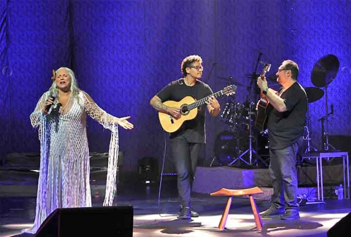 A obra 'Do tamanho certo para o meu sorriso' marcou os 40 anos de carreira da cantora. É um álbum que celebra o brega paraense, reunindo canções clássicas e algumas inéditas, como a faixa 'Asfalto Amarelo'. Em 2019, seu disco 'Humana' foi eleito um dos 25 melhores álbuns brasileiros pela Associação Paulista de Críticos de Arte.