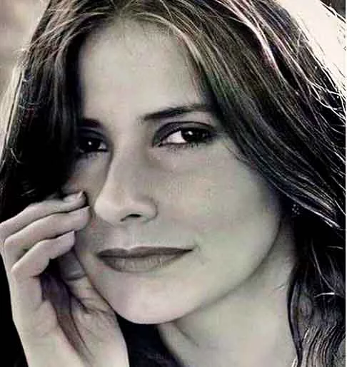 Fafá de Belém completa 50 anos de carreira. A cantora, dona de uma das vozes mais marcantes da música brasileira, foi, inclusive, homenageada como enredo da escola de samba Império da Casa Verde neste último carnaval em São Paulo. 