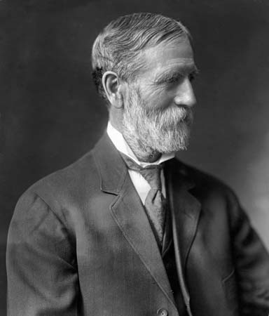 Stanley, o proprietário do imóvel, era um inventor e fabricante de automóveis, e decidiu construir o hotel para atrair turistas para a região.